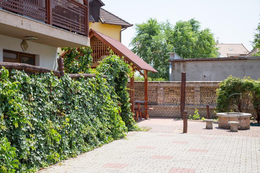 Rozsakert Apartmanhaz Hajduszoboszlo Exterior photo
